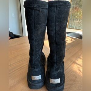 UGG women’s boots black mid calf sz US 9